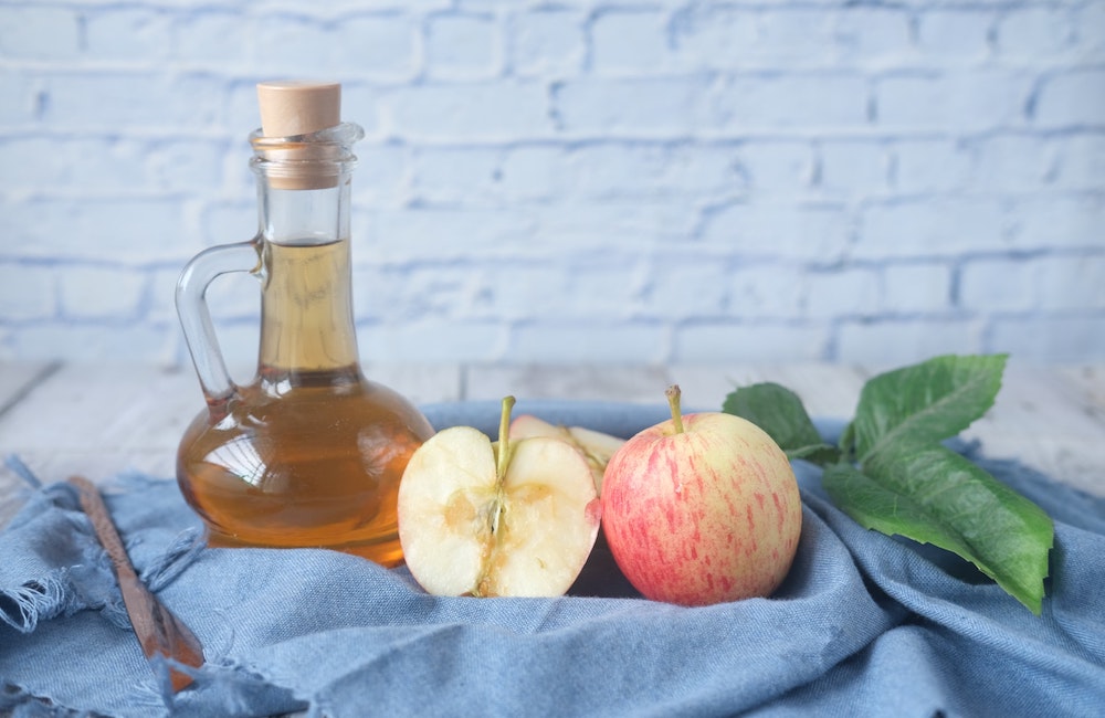apple cider vinegar removes garlic odour